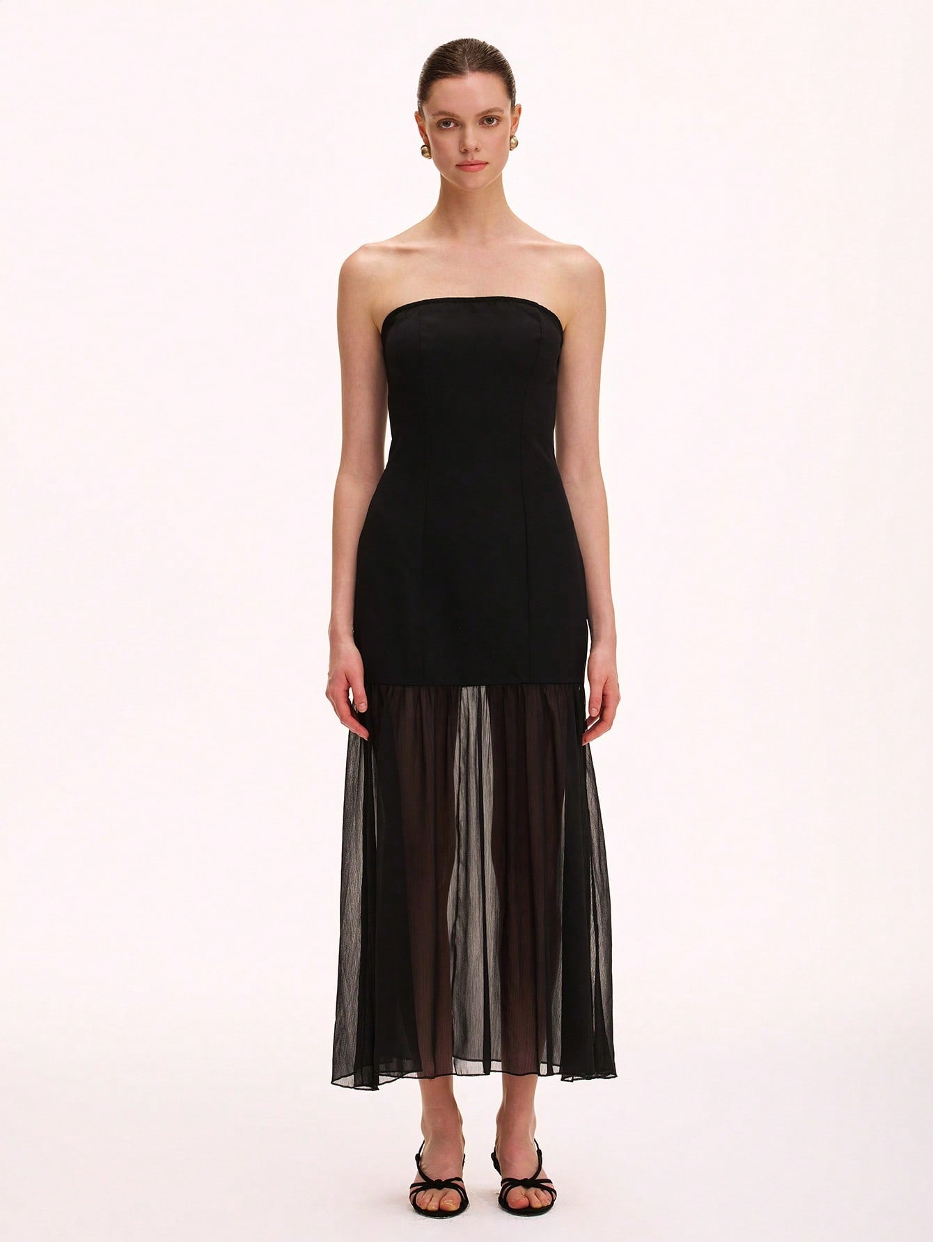 Step out in style with this chic green sleeveless dress, designed to turn heads! Featuring strategic mesh splicing, it adds a flirty peek of texture while the fitted silhouette flatters your curves perfectly. Whether it’s a day out or a night on the town, this dress brings playful elegance to your wardrobe.