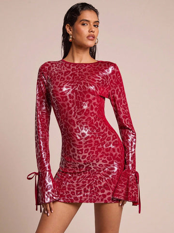 Turn heads this autumn with our Chic Leopard Print Backless Bodycon Mini Dress. Its sleek, figure-hugging design accentuates your curves, while the daring backless detail adds a flirty edge. Perfect for evening outings, this playful dress combines bold leopard spots with a mini length to keep your look fierce and fun all night long. Embrace your wild side and make every night unforgettable.