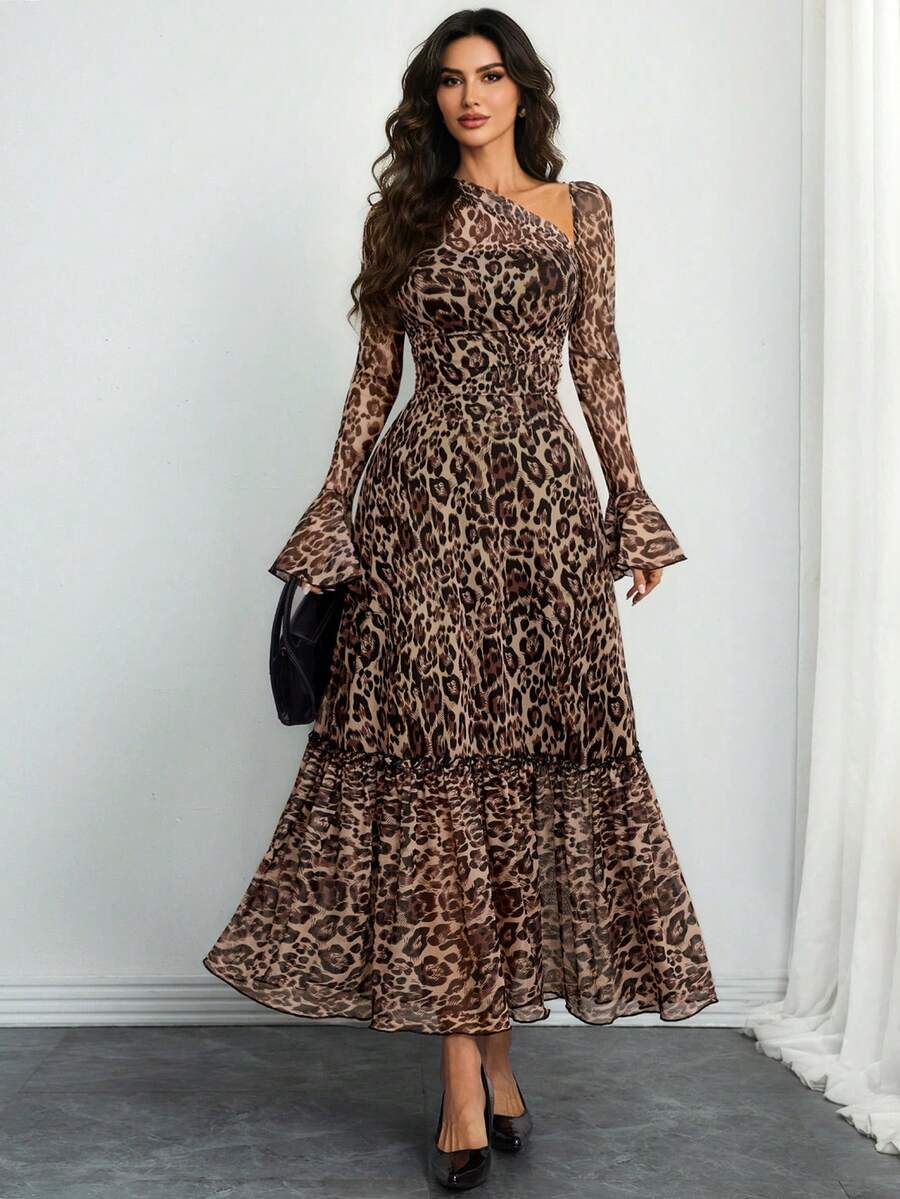 Experience the breathtaking fusion of heritage animal-print artistry and sharp, modern architectural tailoring. This stunning ruffle-layered ensemble is meticulously designed for the woman who values a high-fashion, "quiet luxury" approach to seasonal dressing—the ultimate centerpiece for prestigious spring retreats, exclusive garden outings, and high-authority weekend getaways.