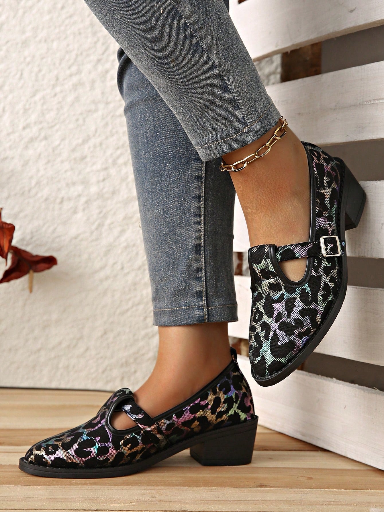 Introducing our Chic Leopard Print Flat Sandals with Buckle, designed to provide both comfort and style with every step. Featuring a sleek leopard print and secure buckle, these sandals are perfect for any occasion. Elevate your outfit and keep your feet happy with these must-have sandals.