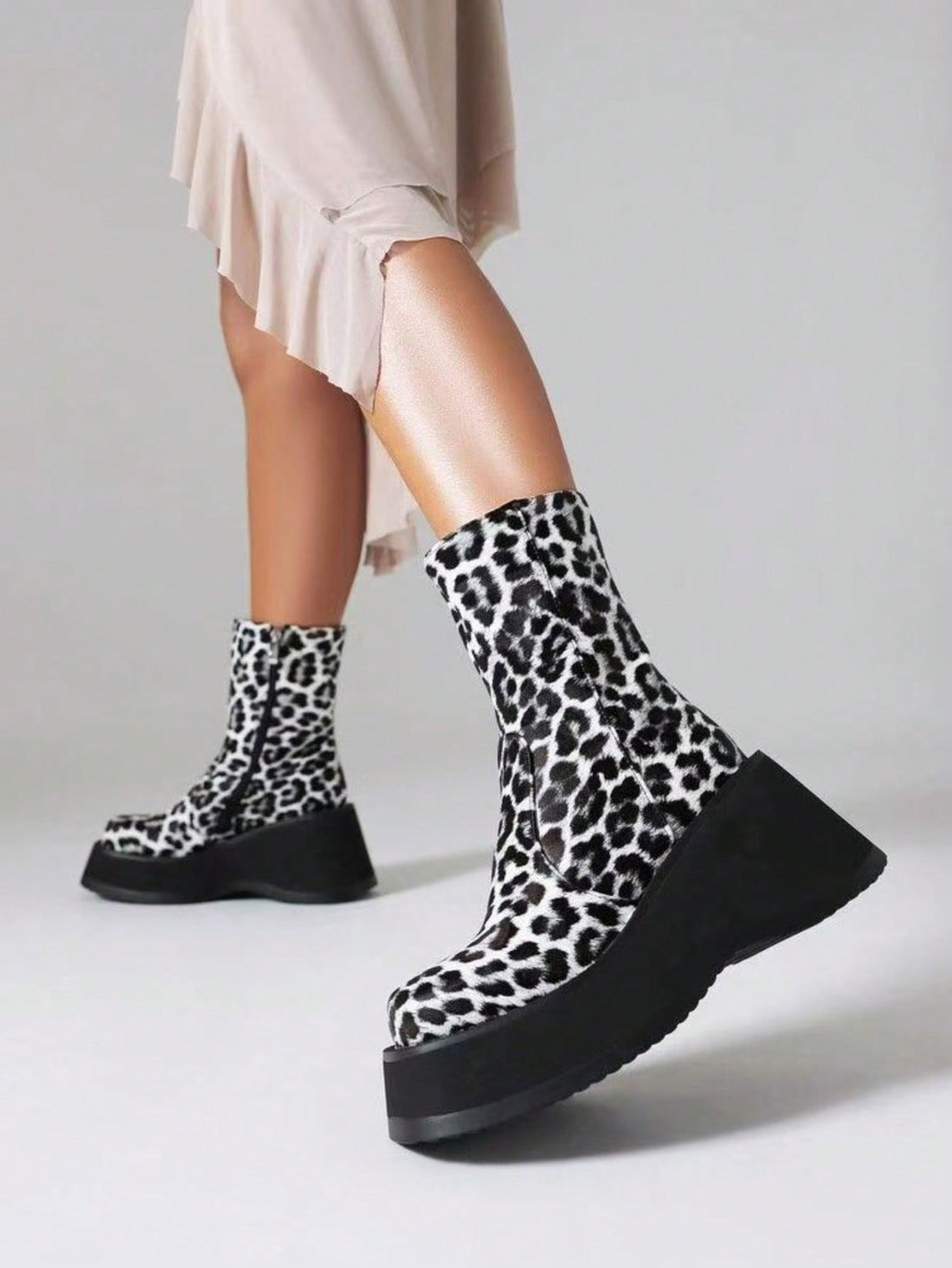 Step out in style with our Chic Leopard Print Patchwork Ankle Boots! These elegant boots feature a trendy leopard print patchwork design, a thick sole for added comfort, and a side zipper for easy wear. A perfect addition to your wardrobe for a touch of British style.