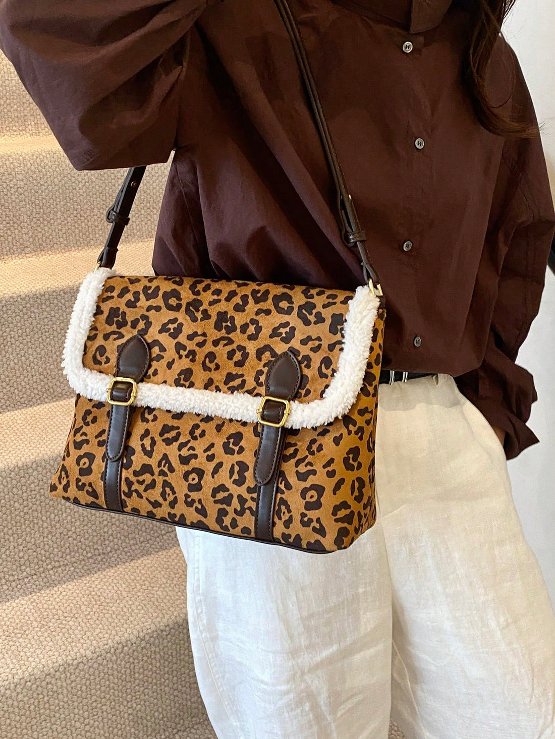 The Chic Leopard Print Vintage Crossbody Bag is the perfect blend of style and functionality. With its large capacity, it's perfect for everyday use and travel. The eye-catching leopard print adds a touch of personality to any outfit. Stay organized and stylish with this must-have handbag.