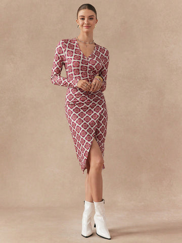 Effortlessly elegant, this chic knitted dress features a stylish plaid print that adds a touch of playful sophistication. With a flattering long sleeve design, this dress is perfect for any occasion. Embrace your quirky side with this unique and fashionable piece that will make you stand out from the crowd.