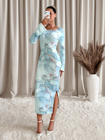 Upgrade your wardrobe with our chic marble print dress for women. Featuring a versatile round neck and long sleeves, this dress is perfect for the autumn and winter seasons. Add a touch of elegance to your outfit with its unique marble print design. Stay stylish and comfortable with this must-have dress.