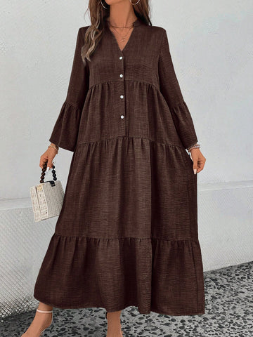 Get ready to show off your effortless holiday elegance with our Chic Notched Neck Flare Sleeve Maxi Dress! Its chic design features a notched neck and flare sleeves, adding just the right touch of sophistication. Perfect for any holiday occasion, this dress will have you looking and feeling amazing!