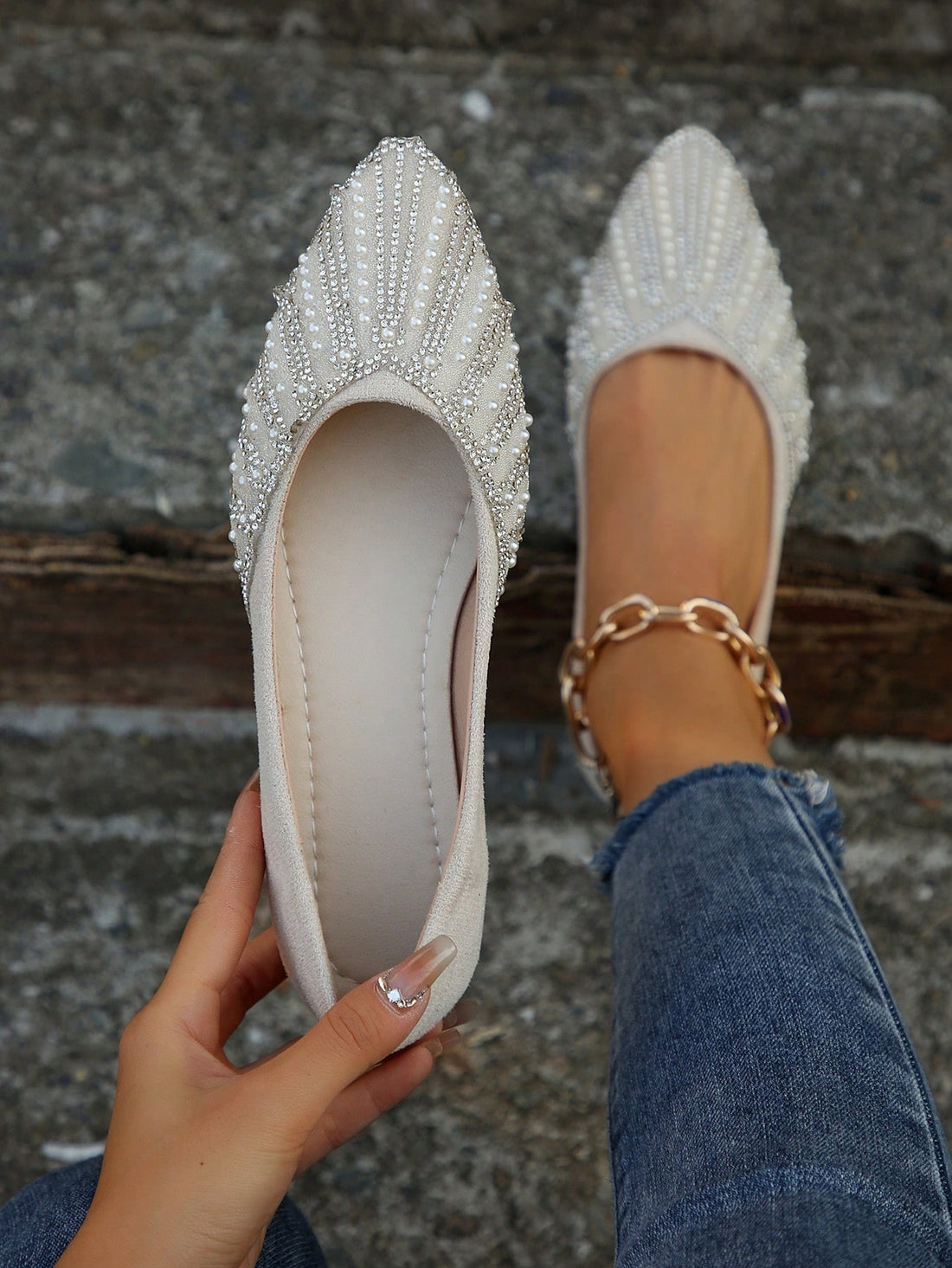 Step into effortless elegance with these pearl-embellished flat shoes that blend timeless charm with modern style. Featuring delicate pearl accents that catch the light beautifully, these versatile flats transition seamlessly from casual outings to dressed-up occasions. The comfortable flat sole keeps you feeling fabulous all day long, while the sophisticated design pairs perfectly with everything from jeans to dresses. Whether you're embracing spring freshness or autumn warmth, these shoes are your go-to c