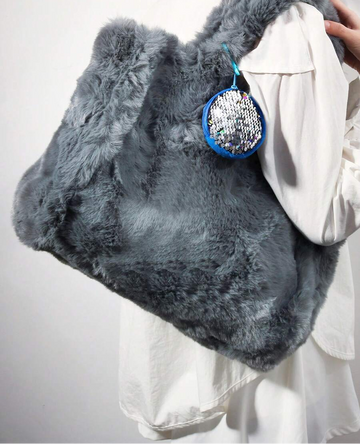 Elevate your everyday carry with this irresistibly plush tote bag set! Crafted from luxuriously soft faux fur in a gorgeous pink hue, it's the perfect companion for shopping trips, weekend adventures, and casual outings. The spacious design accommodates all your essentials while the fluffy texture adds an instant touch of fun and personality to any outfit. Whether you're heading to the market or meeting friends, this statement piece transforms ordinary moments into stylish ones. Soft, chic, and utterly deli