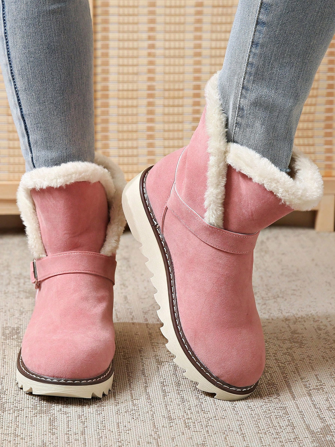 Stay stylish and warm this winter with our Chic Pink Thick Sole One-Strap Snow Boots for Women. With their durable sole and secure strap, these boots are perfect for any snowy adventure. Don't sacrifice fashion for function, get the best of both worlds with our winter footwear.