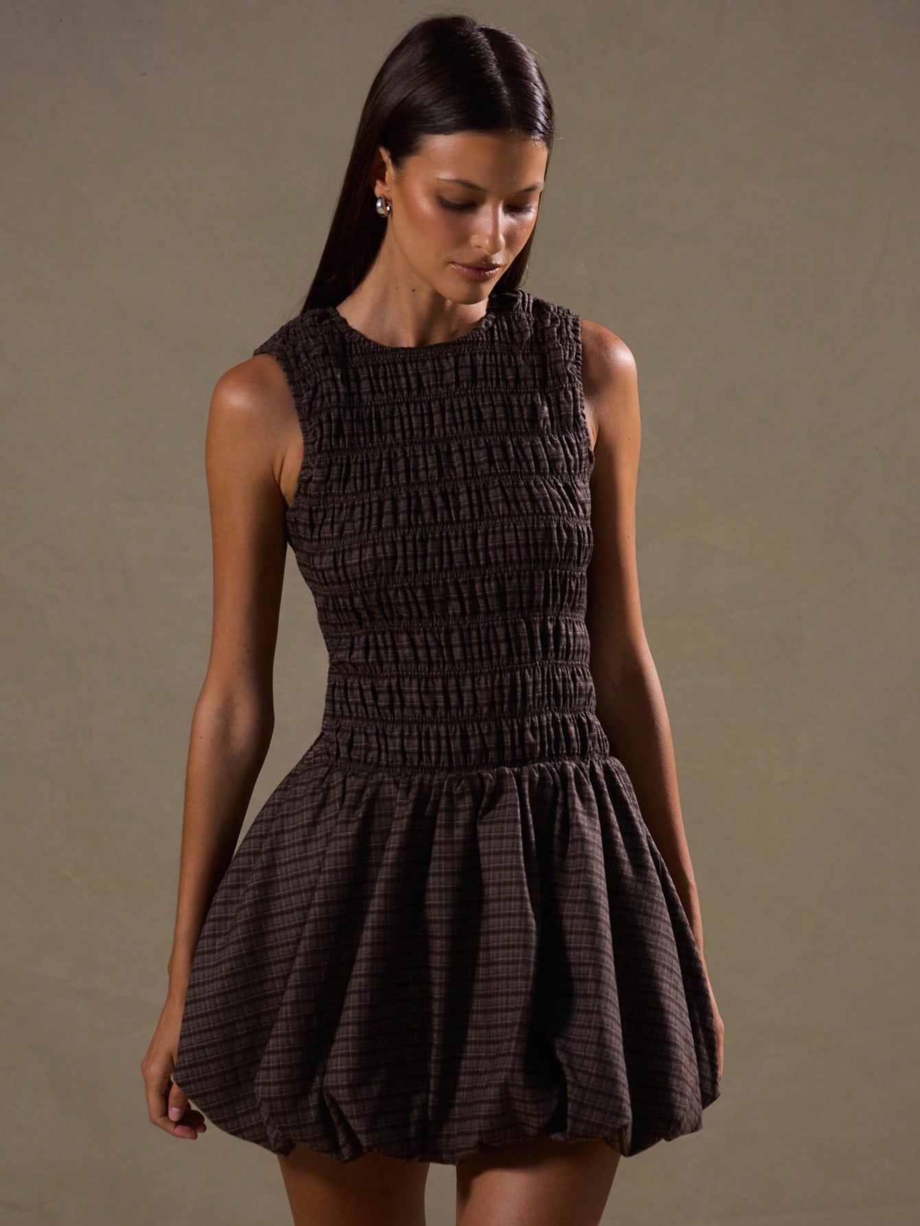 Step into style with the Chic Plaid Ruched Puffball Dress, a playful take on classic elegance. This sleeveless sundress features a charming ruched bodice and a voluminous puffball skirt that dances with every step. Perfect for layering or wearing solo, it brings a fresh twist to your wardrobe year-round. Whether it’s a sunny day or layered for cooler nights, this dress promises fun, flirty fashion with a dash of timeless plaid flair.