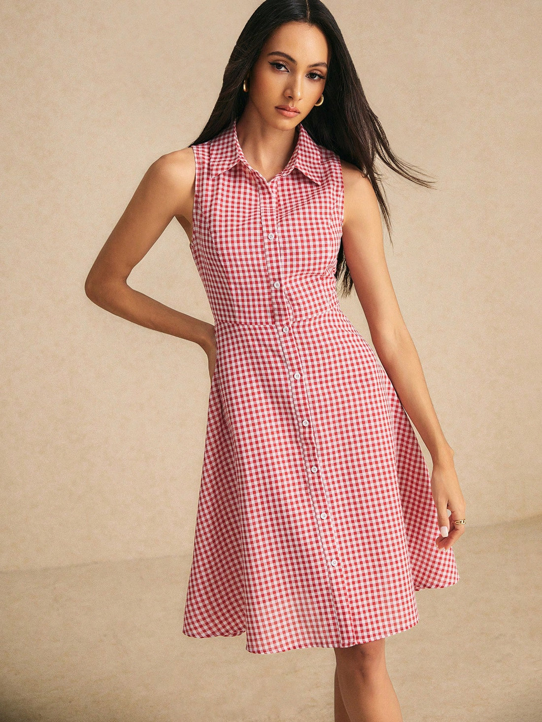 Get ready for effortless style at work with this chic plaid sleeveless shirt dress! Its versatile design is perfect for everyday wear and will have you looking sharp without any effort. Say goodbye to boring work outfits and hello to this stylish dress!