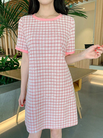 Get ready to turn heads this Valentine's Day with our Chic Plaid Straight Casual T-Shirt Dress! Effortlessly stylish and comfortable, this dress is perfect for any occasion. Show off your playful side with this quirky and fun piece. (Limited time only, while supplies last!)