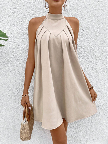 Stand out at the beach with our Chic Pleated Halter Neck Sleeveless Dress! Its unique design and flowing silhouette are perfect for those fun vacation days. Look and feel your best in this must-have dress!