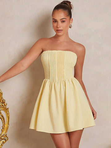 Unleash your playful side with our Chic Pleated Strapless Romper! With a flared skirt and strapless design, this romper is perfect for any occasion. Stay chic and comfortable while turning heads.