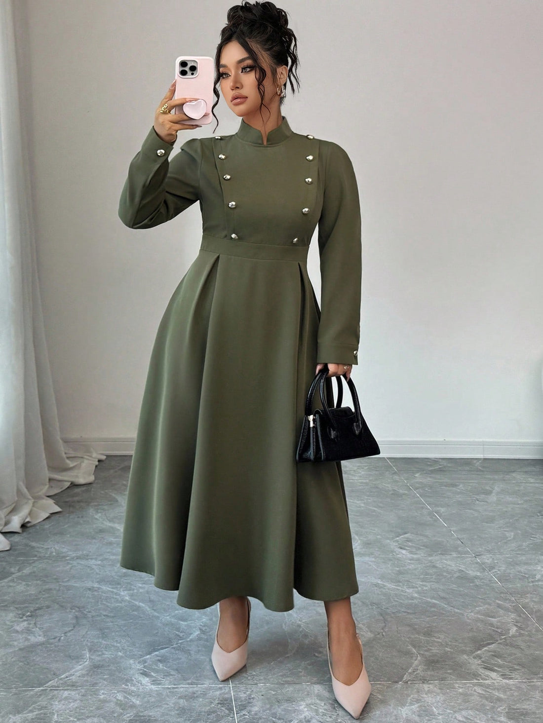 Embrace the season in style with our Chic Plus-Size Autumn Dress—where comfort meets sophistication. Crafted for curves, this elegant piece features a flattering silhouette that celebrates your figure while keeping you cozy through cooler months. The timeless design transitions effortlessly from casual outings to special occasions, making it a wardrobe essential. Rich autumn tones and quality fabric ensure you'll feel confident and fabulous all season long. Because looking good shouldn't mean compromising o