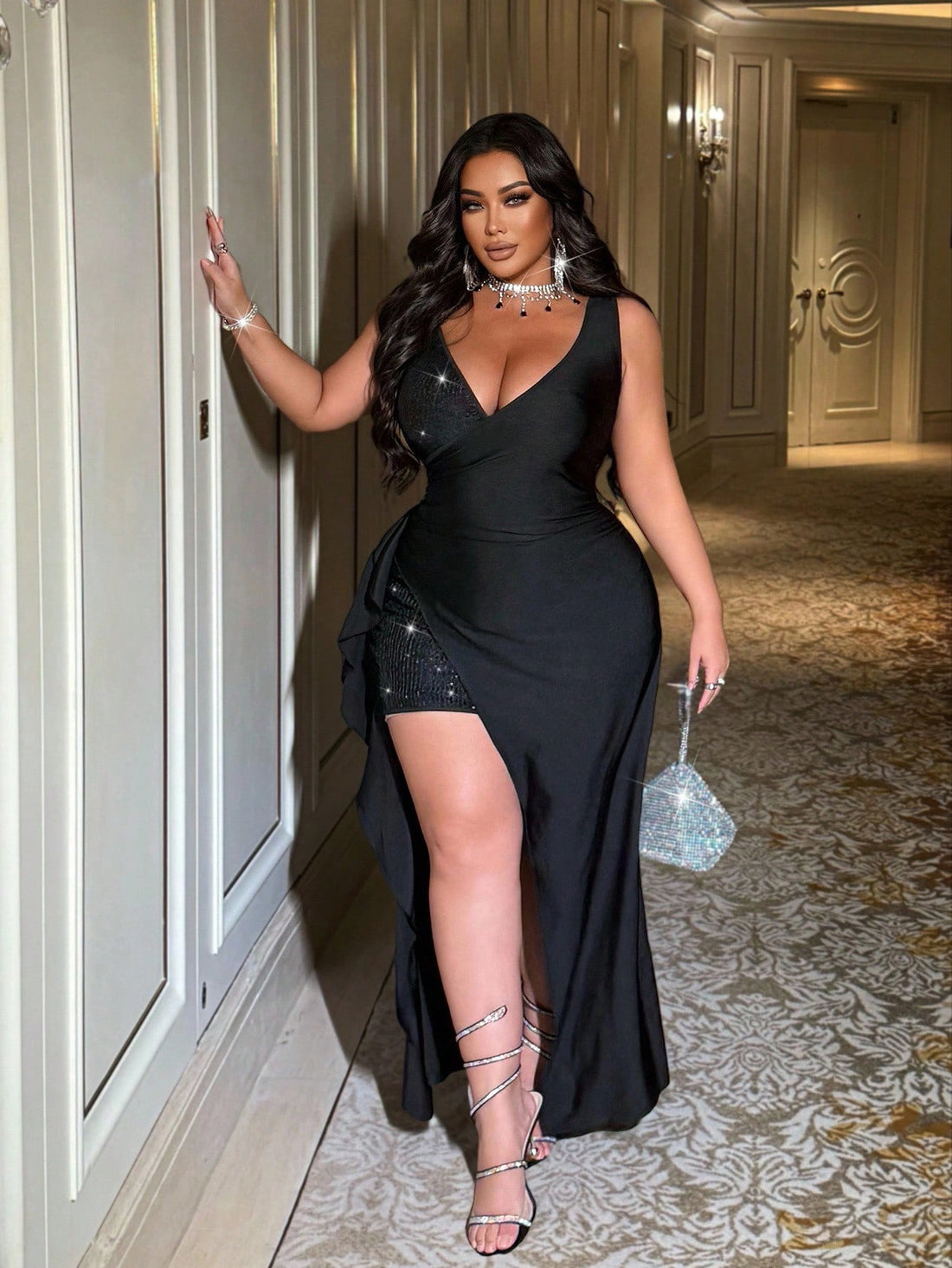 Turn heads effortlessly in this chic plus-size bodycon dress featuring dazzling beaded details and a stylish patchwork design. Perfect for elegant outings, it hugs your curves with flair while adding a touch of sparkle to your look. Embrace confidence and celebrate your style with a dress that’s as playful as it is sophisticated.