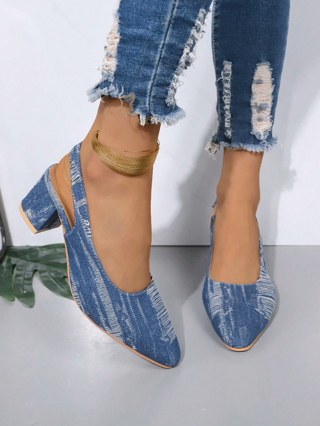 Step out in style with these Chic Plus-Size Elastic Strap Chunky Heels! Perfect for formal events and parties, they provide comfort and support while making a fashion statement. Strut your stuff in these must-have shoes!