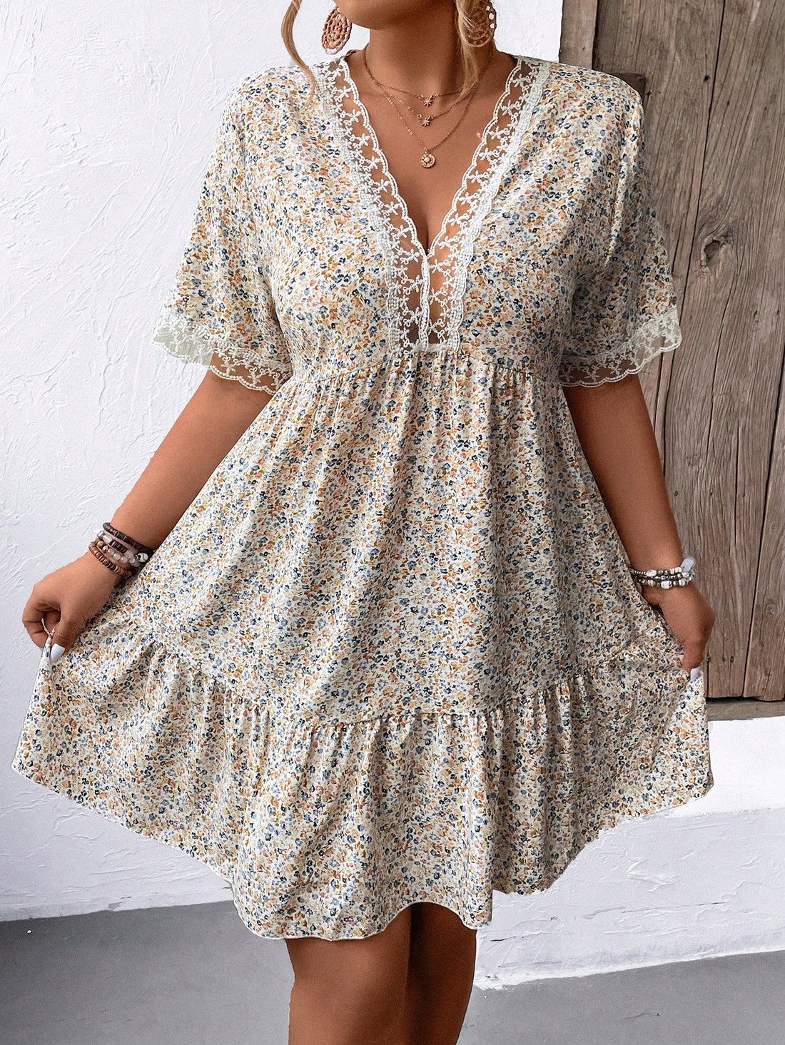 Step up your fashion game with our Chic Plus-Size Floral Print Lace Patchwork Dress for Women. Made with delicate lace patchwork and featuring a stunning floral print, this dress is the perfect balance of elegance and style. Stand out in any occasion and feel confident with its comfortable plus-size fit.