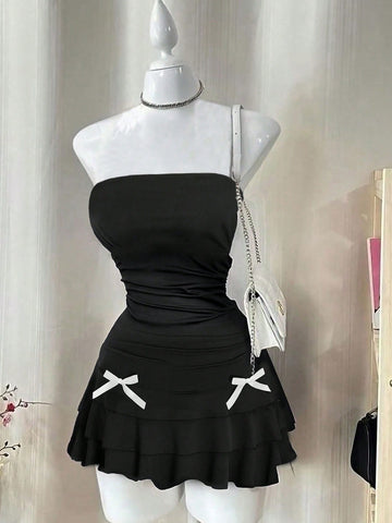 Stay chic and stylish with our Plus-Size Strapless Pleated Bow Tie Dress in elegant black. Perfect for any occasion, this short dress features flattering pleats and a playful bow tie. Upgrade your wardrobe with this must-have dress! (No other dress will do!)