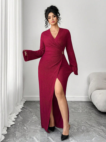 Make a statement at your next special event in this stunning plus-size party dress! Featuring eye-catching metallic floral details and luxurious textured fabric, this long-sleeve design brings elegance with a touch of sparkle. The flattering silhouette celebrates your curves while the rich, sophisticated patterns add personality to any occasion. Perfect for cocktail parties, weddings, or nights out—you'll feel confident and fabulous from the moment you slip it on. Dress up with heels and jewelry, or keep it
