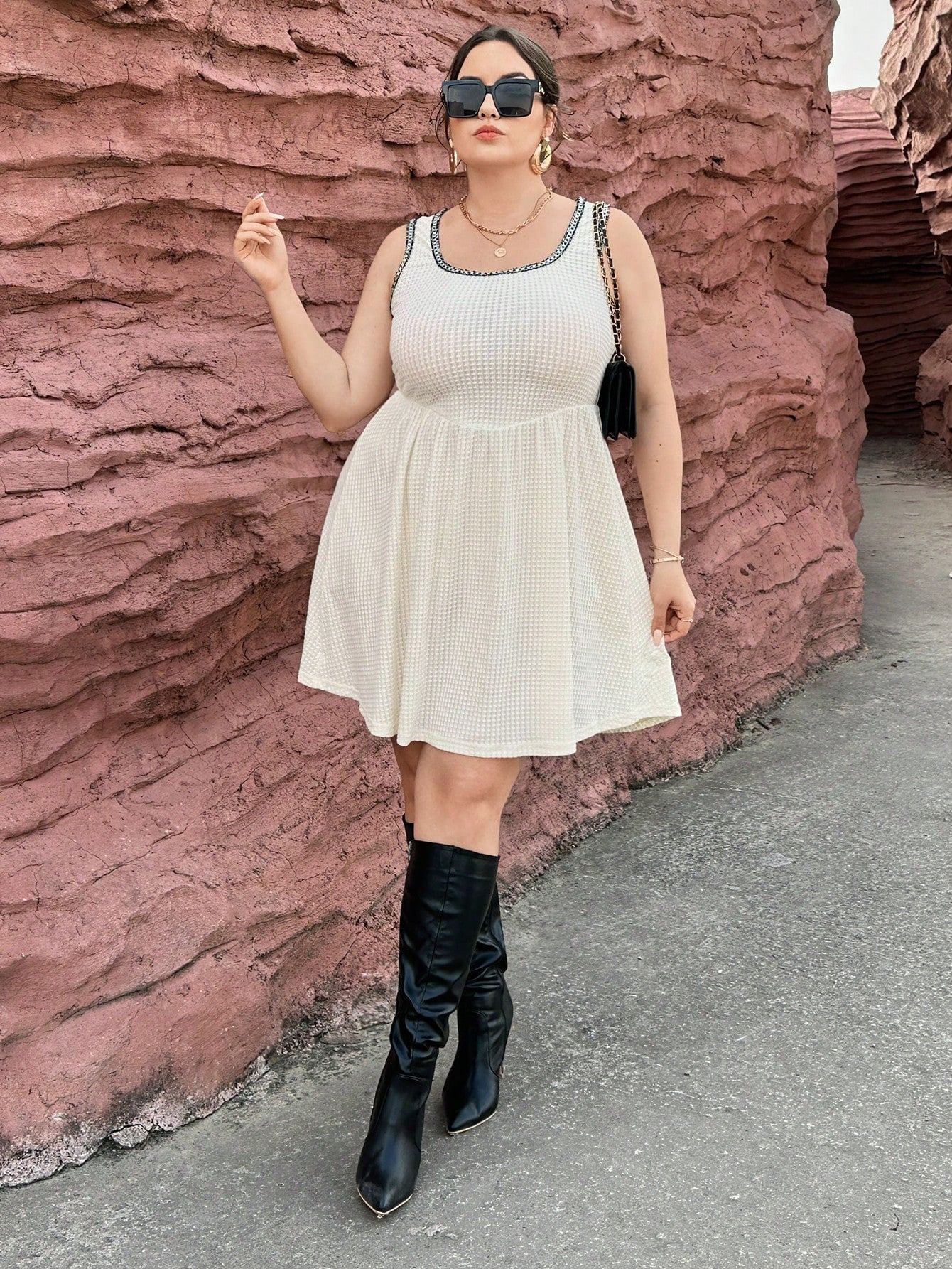 Step out in confidence with this Chic Plus Size A-Line Dress featuring eye-catching contrast binding. Its flattering silhouette sways with your every move, making it perfect for day or night. Comfortable and stylish, this dress adds a playful pop of detail to your wardrobe while effortlessly enhancing your natural charm. Embrace fun fashion without fuss!