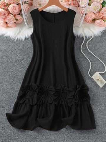 Turn heads with this navy blue sleeveless dress, designed with a playful floral print that embraces your curves in all the right places. Its round neck adds a touch of classic charm, while the plus-size fit ensures comfort and confidence for every occasion. Perfect for sunny days or evening outings, this dress brings fun and flair to your wardrobe.