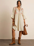 Turn heads this season with our Chic Plus Size Floral Embroidery Dress! Featuring a flattering V-neck and playful flare sleeves, it’s designed to brighten your autumn and winter days. The delicate floral embroidery adds a whimsical touch, perfect for casual outings or special occasions. Cozy yet stylish, this dress lets you embrace cooler weather with confidence and charm.
