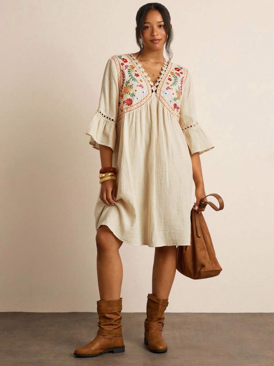 Turn heads this season with our Chic Plus Size Floral Embroidery Dress! Featuring a flattering V-neck and playful flare sleeves, it’s designed to brighten your autumn and winter days. The delicate floral embroidery adds a whimsical touch, perfect for casual outings or special occasions. Cozy yet stylish, this dress lets you embrace cooler weather with confidence and charm.