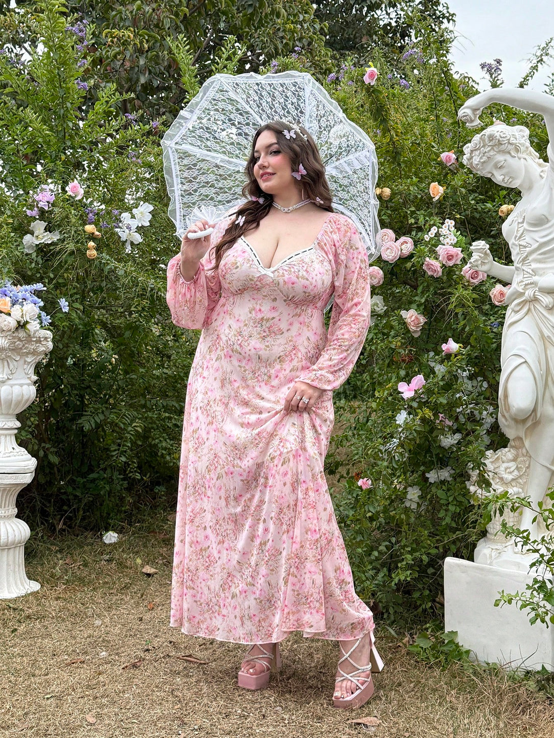 Be effortlessly elegant in this Chic Plus Size Floral Print Dress. With delicate lace trim and charming lantern sleeves, this dress adds a touch of romance to any occasion. The floral print gives a playful twist to the timeless design, making it perfect for those who don't take themselves too seriously.