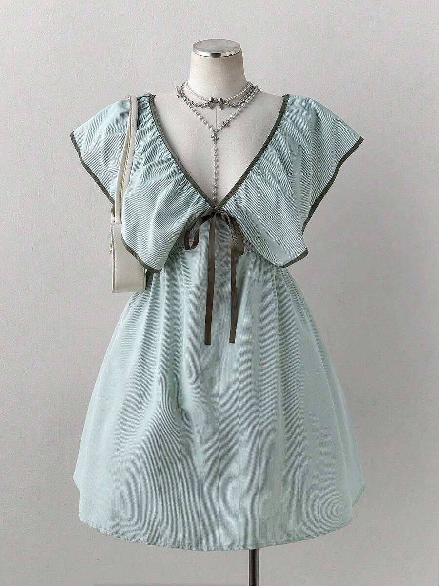 Experience the breathtaking fusion of heritage coastal artistry and sharp, modern architectural tailoring. This stunning puff-sleeve ensemble is meticulously designed for the woman who values a high-fashion, "quiet luxury" approach to seasonal dressing—the ultimate centerpiece for prestigious garden retreats, exclusive summer soirées, and high-authority vacation outings.