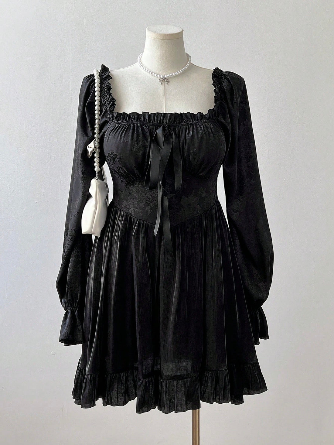 Looking for a dress that screams chic? Look no further than our Plus Size Long Sleeve Square Neck Knot Front Jacquard Dress! With a cinched waist and glossy sheen, this dress is perfect for evening events. The knot front and jacquard pattern add unique style to make you stand out.