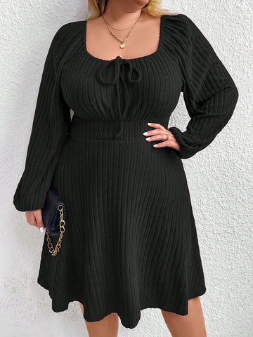 This effortlessly stylish plus size dress features a ribbed texture, a knotted front, and lantern sleeves. Perfect for any occasion, it's chic, comfy, and easy to wear. You'll look good and feel good in this dress, making it a must-have for your wardrobe.