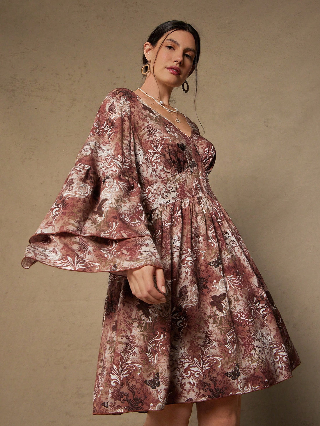 Elevate your seasonal wardrobe with this effortlessly chic plus-size dress that's perfect for those breezy spring strolls and cozy autumn adventures. The flattering V-neckline draws the eye upward while the flowy flare sleeves add a touch of playful movement and dimension. Crafted for comfort and style, this versatile piece transitions seamlessly from casual coffee dates to weekend getaways. Whether you're exploring new destinations or enjoying time at home, this dress celebrates your curves with confidence