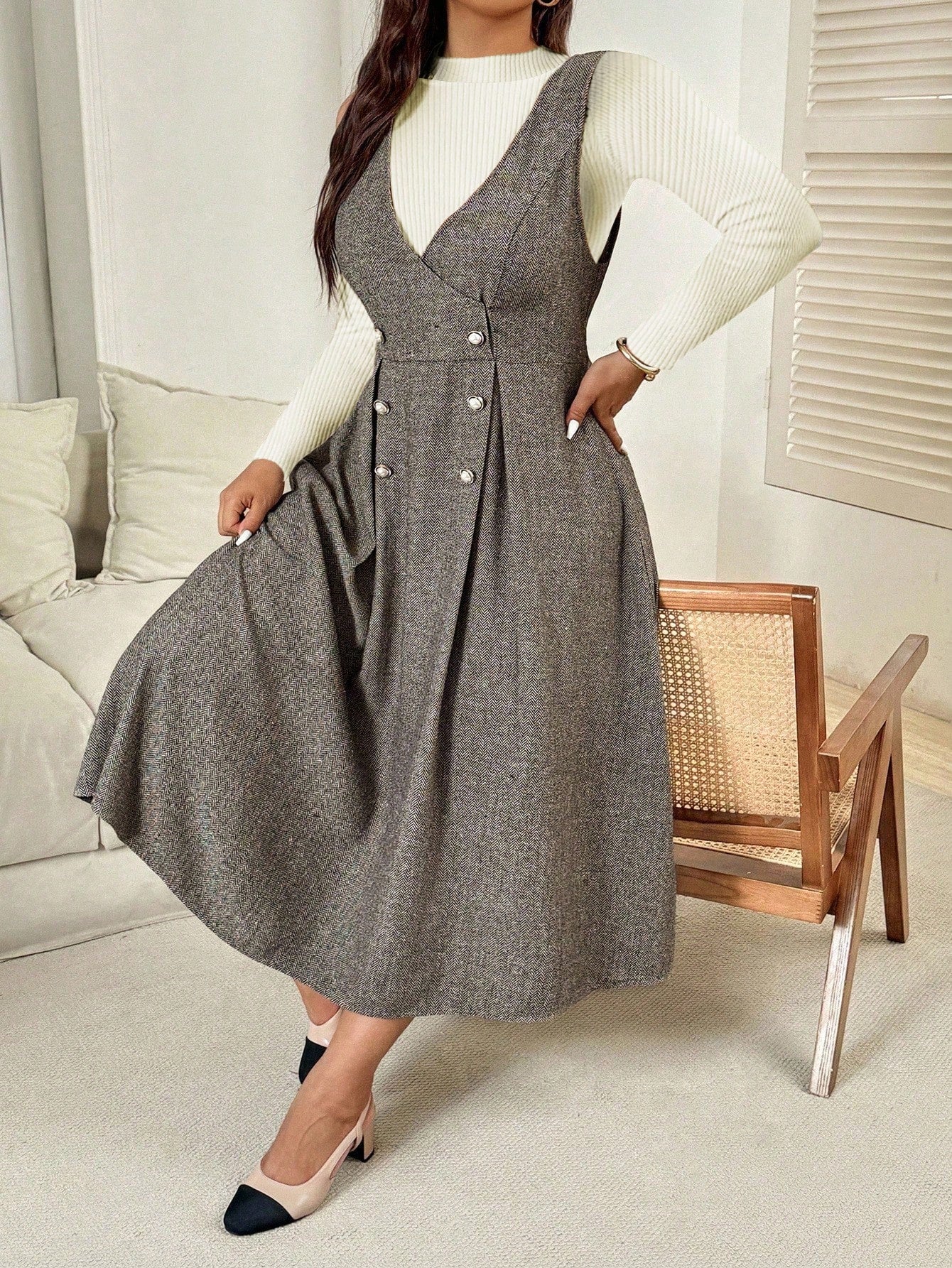 Step out in style with this chic plus-size sleeveless dress featuring a classic French-inspired herringbone pattern. Perfect for autumn and winter, its cozy fabric keeps you warm while the elegant cut flatters every curve. Pair it with your favorite tights or boots for a playful yet sophisticated look that turns heads wherever you go. Embrace comfort and confidence effortlessly!