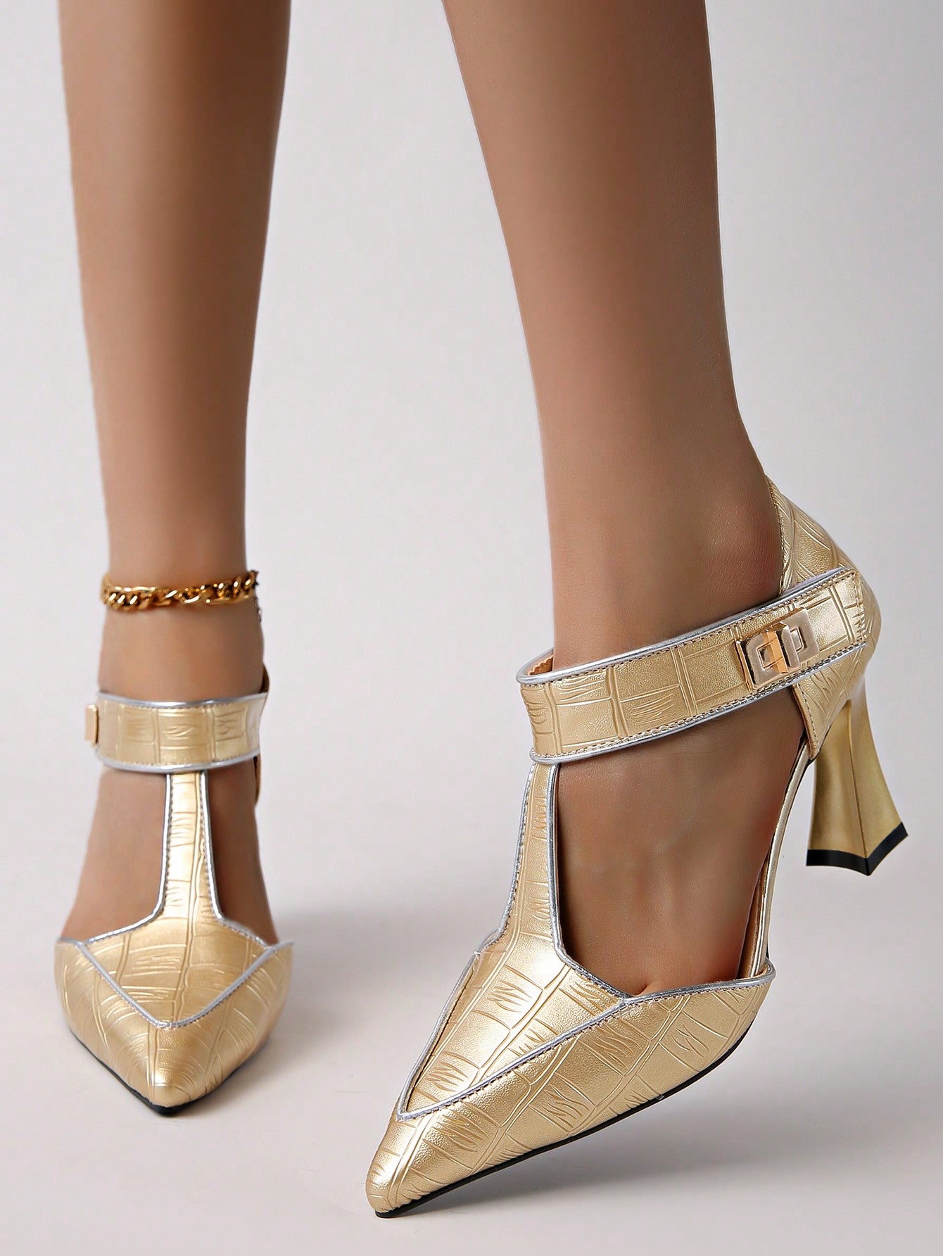 Elevate your style with these Chic Pointed Toe Chunky Heel Mary Jane Flats. The pointed toe adds sophistication while the chunky heel provides comfort and support. Easily transition from day to night with these effortless yet elegant flats.