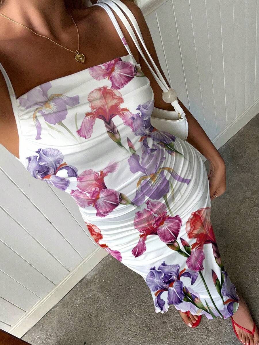 Effortlessly rock your vacation style or music festival look with our Chic Purple Floral Smock Midi Dress. Its playful, flowy fit is perfect for carefree days, while the vibrant purple floral design adds a touch of fun. Be the star of any event with this must-have dress.