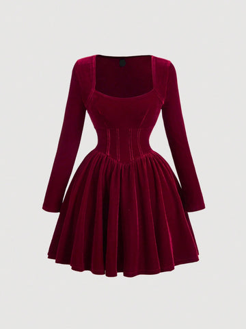This chic red velvet turtleneck dress is a versatile and essential piece for the autumn season. Crafted from luxurious velvet fabric, it features a waist-cinching design that flatters your figure. Perfect for any occasion, this dress will elevate your style and keep you comfortable and stylish all season long.