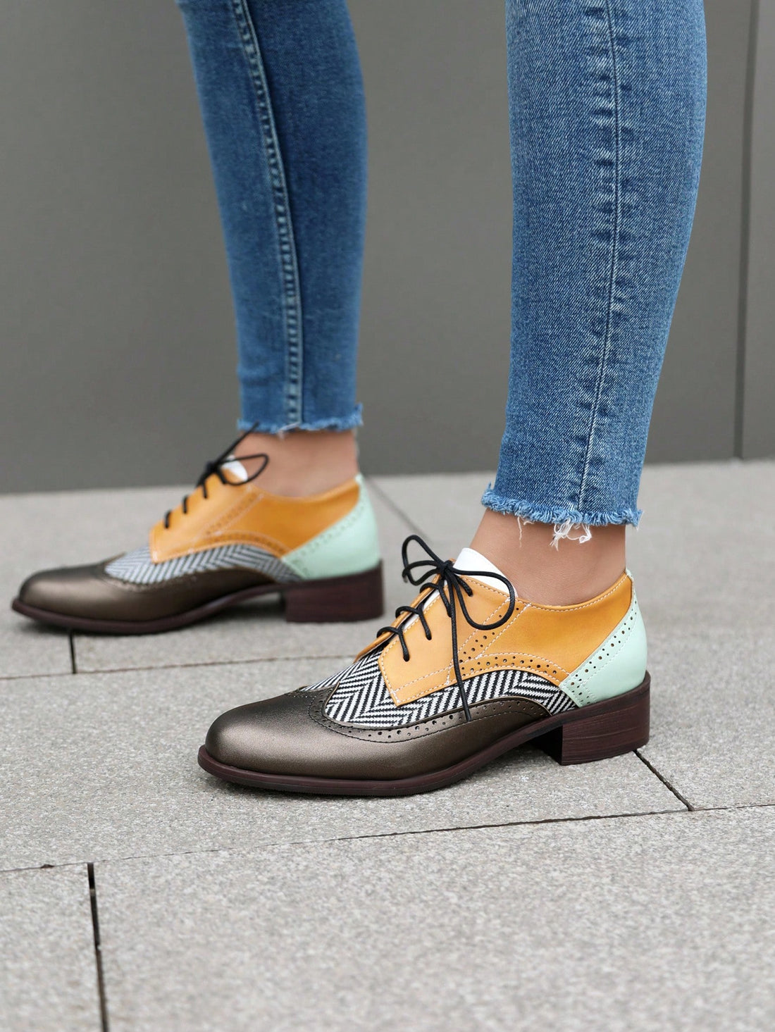 Elevate your style with our Chic Retro British Flat Oxford Shoes. Featuring a chunky heel and color block design, these shoes are perfect for any occasion. With a touch of British flair, these shoes exude sophistication and add a unique touch to your wardrobe. Step into comfort and style with our retro oxfords.