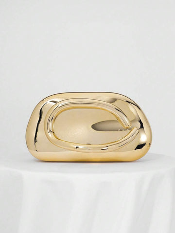 Add a splash of vintage charm to your night out with this Chic Retro Metal Decor Box Clutch. Perfectly sized for your essentials, its sleek metal design shines under party lights, making it the ultimate companion for cocktails and celebrations. Carry your style with a wink and a nod to retro elegance!