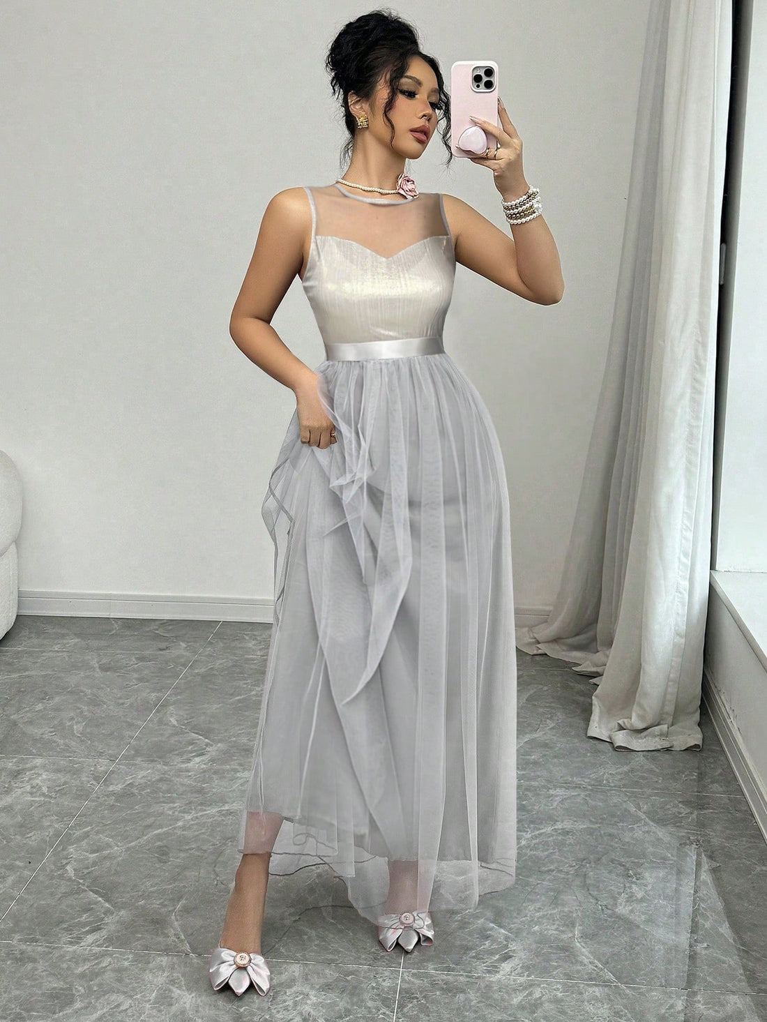 Unleash your inner fashionista with our Chic Sleeveless Patchwork Dress! With its trendy patchwork design and included belt, this dress will elevate your elegance and turn heads wherever you go. Perfect for any occasion, it's a must-have for your wardrobe. Get ready to make a chic statement!