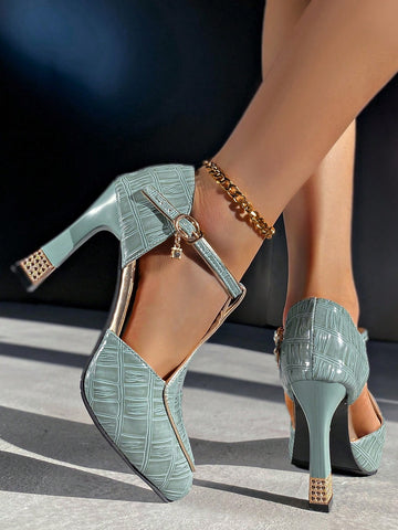 Effortlessly elevate your style with our Chic Square Toe Chunky Heel Mary Jane Flats. The square toe and chunky heel bring a touch of elegance to any outfit, while the Mary Jane style adds a playful twist. Perfect for adding a touch of personality to your wardrobe.