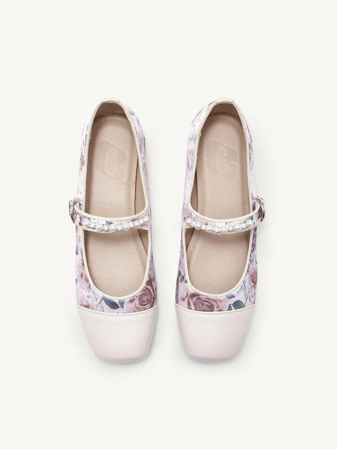 Elevate your style with these elegant and comfortable Chic Square Toe Rhinestone & Pearl Slip-On Flats. With a square toe design, sparkling rhinestone embellishments, and delicate pearl detailing, these flats add a touch of sophistication to any outfit. Perfect for those seeking comfort without sacrificing style.