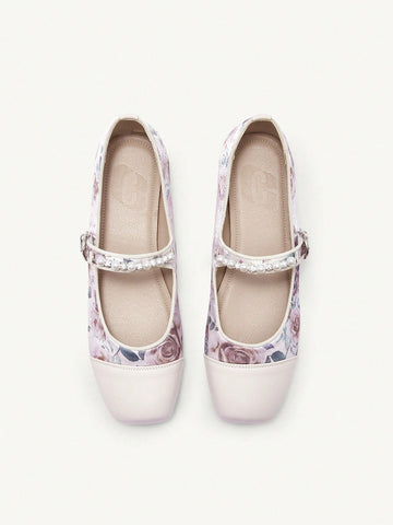 Elevate your style with these elegant and comfortable Chic Square Toe Rhinestone & Pearl Slip-On Flats. With a square toe design, sparkling rhinestone embellishments, and delicate pearl detailing, these flats add a touch of sophistication to any outfit. Perfect for those seeking comfort without sacrificing style.