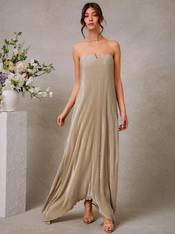 Step into the spotlight with this Chic Strapless Champagne Gold Satin Maxi Dress. Its smooth, silky fabric drapes effortlessly, while the strapless design lets you show off your shoulders with a flirty flair. Perfect for weddings or any formal occasion, this dress promises to keep you looking radiant and feeling fabulous all night long. Champagne dreams never looked so good!