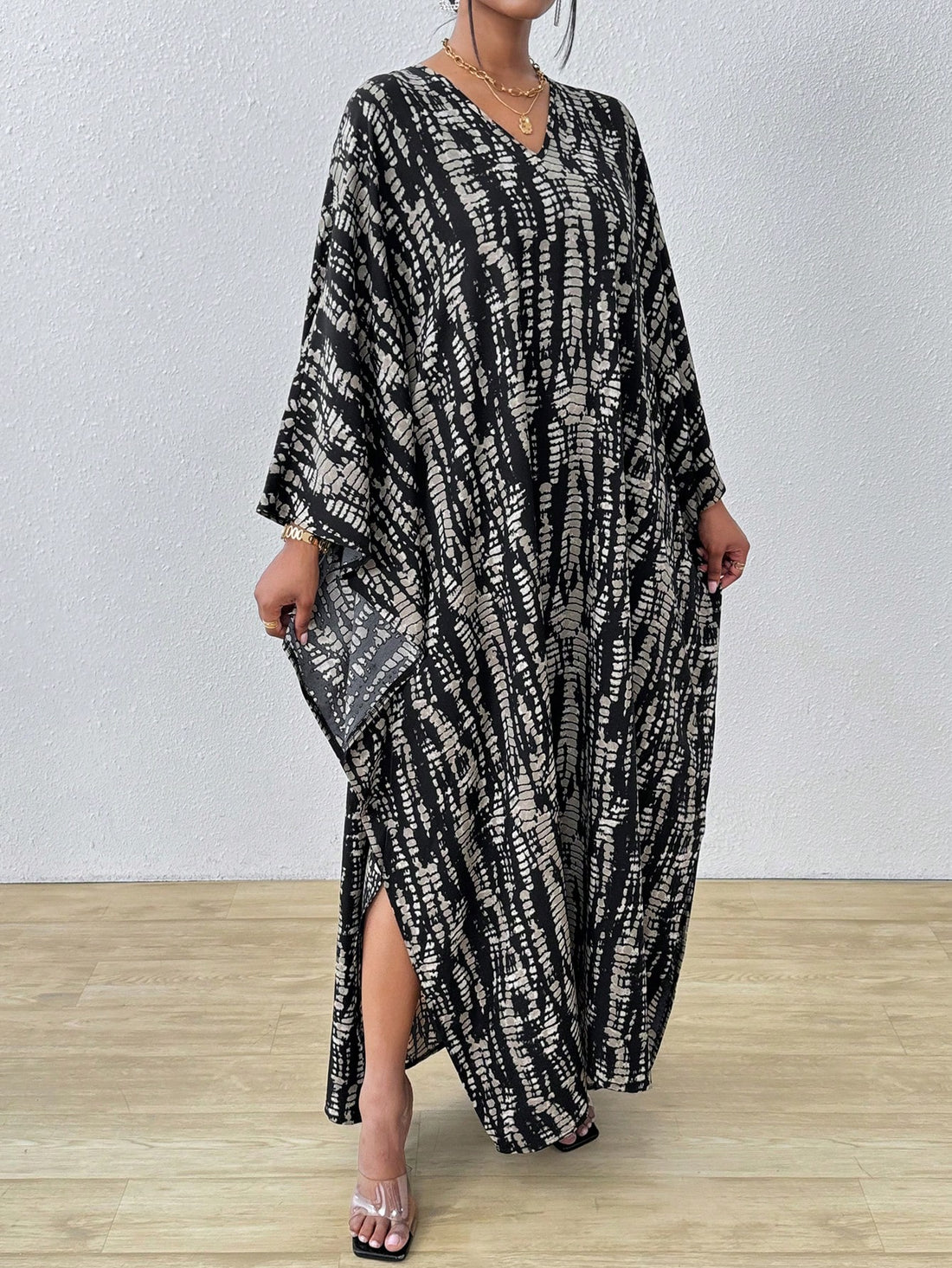 This elegant maxi dress features a chic striped design and batwing sleeves, perfect for a stylish yet comfortable look. The V-neck adds a touch of sophistication, making it the ideal cover-up for any occasion. Stay on-trend and effortlessly chic with this must-have outfit for women.