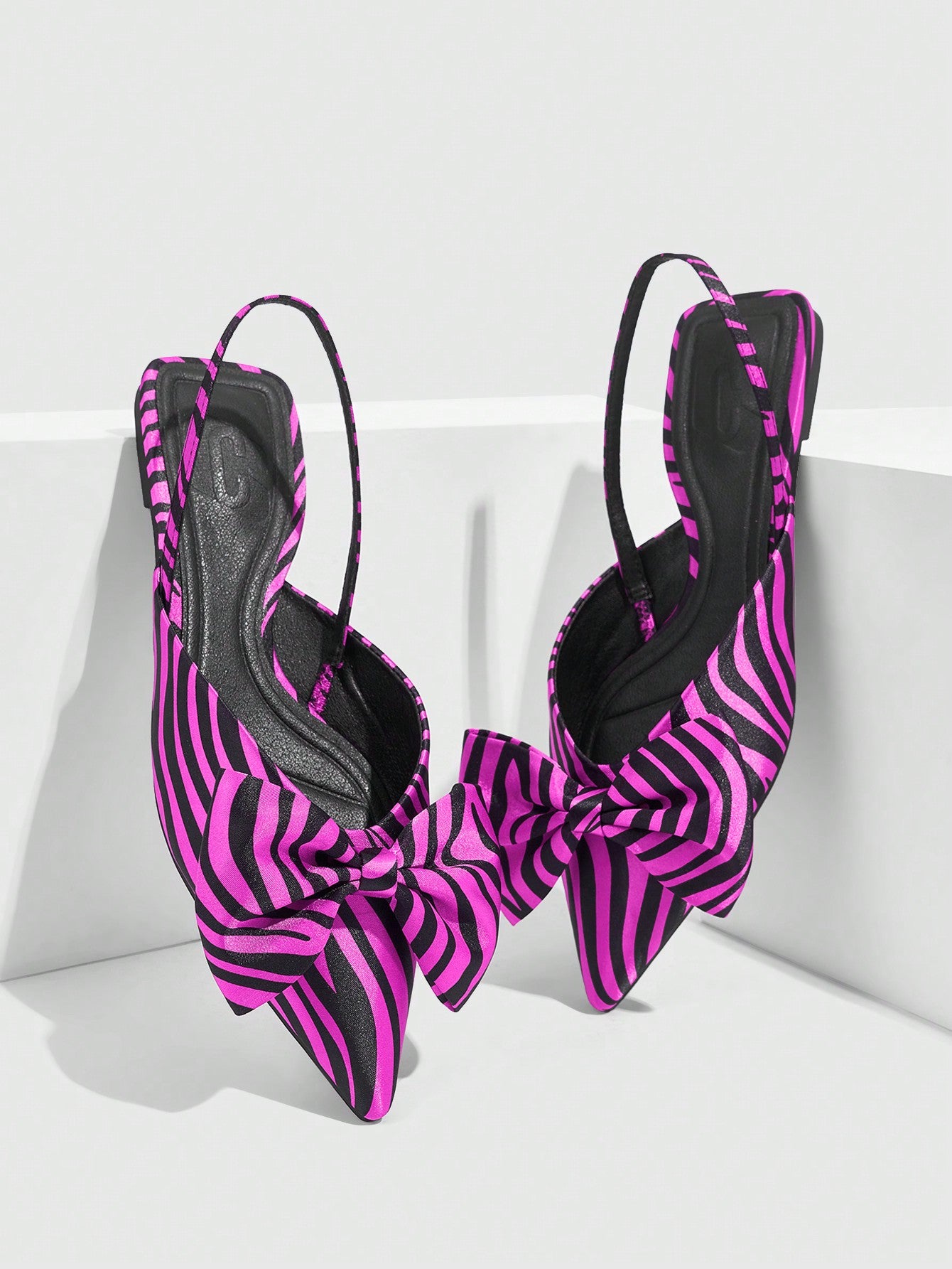 Experience the perfect blend of style and comfort with our Chic Striped Pointy Toe Bow Tie Flats. Designed for the fashion-forward and busy individuals, these flats effortlessly elevate any outfit for any occasion. The chic striped design and pointy toe add a touch of elegance, while the bow tie detail adds a feminine touch. Perfect for a day at work or a night out on the town, these flats are a versatile and stylish choice.