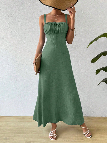 Elevate your summer wardrobe with our Chic Summer Essential: Solid Color Square Neck Waist-Cinched Dress. Featuring a flattering square neck and waist-cinched design, this dress allows you to showcase your curves while staying comfortable. Perfect for any occasion, this must-have dress is sure to become a staple in your closet.