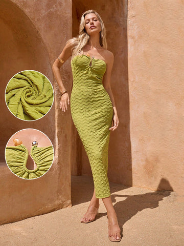 Turn heads this summer with our Chic Summer Green Strapless U-Neck Dress, perfect for beach getaways and lively parties. Its vibrant green hue and flattering strapless U-neck design keep you cool and stylish under the sun. Lightweight and breezy, it’s your go-to dress for effortless fun and unforgettable moments by the shore or on the dance floor.