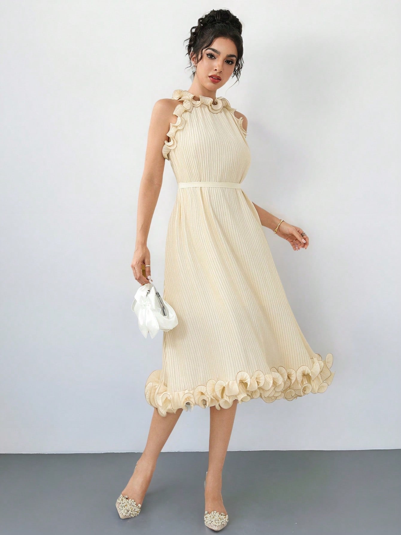 Stay cool and fabulous in this Chic Summer Solid Color Sleeveless Dress. Designed for effortless elegance, it perfectly blends style and comfort, making it your go-to choice for sunny days and warm nights. Slip into this playful yet sophisticated dress and let your summer adventures begin!