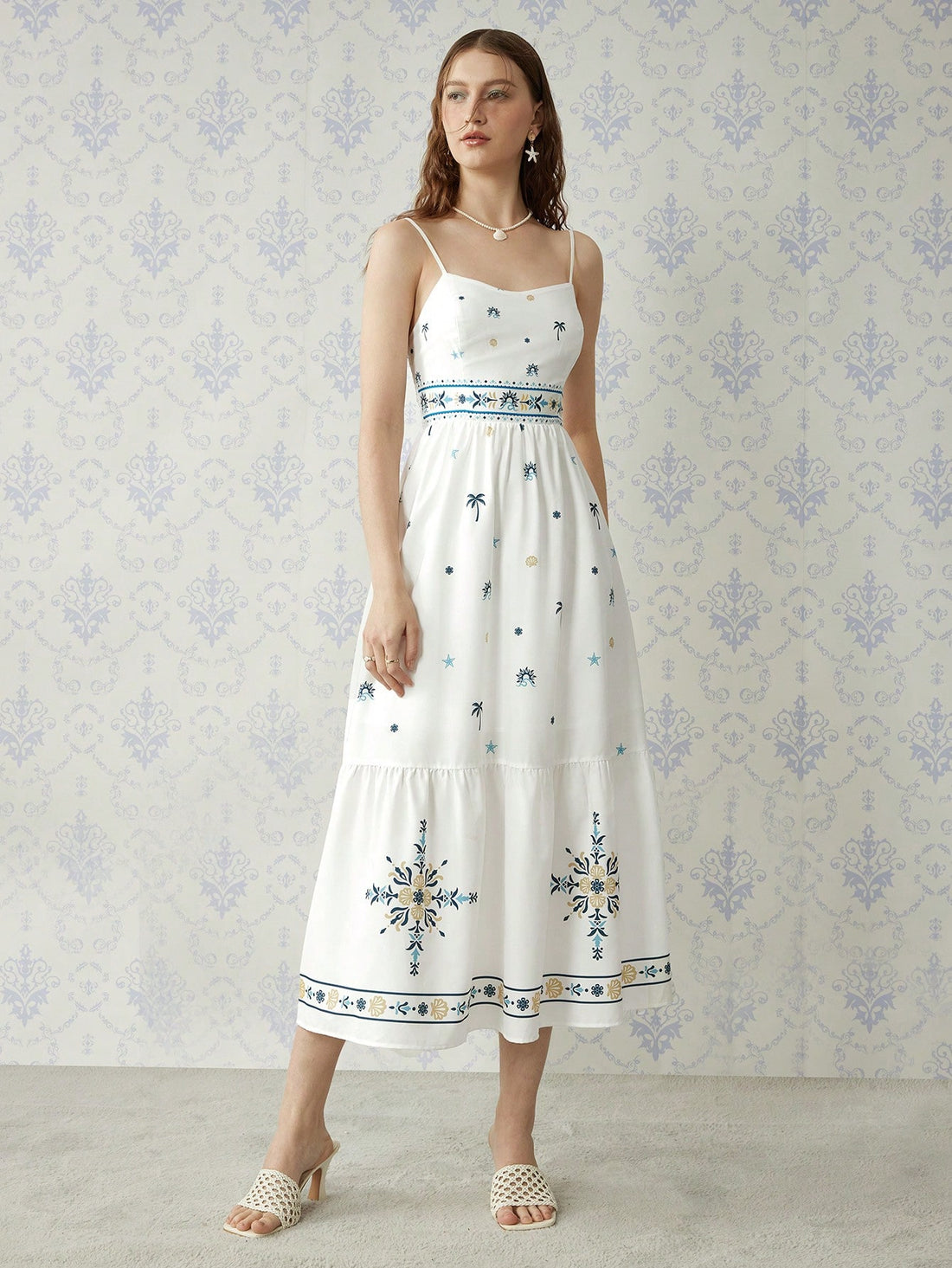 Get ready to turn heads with the Chic Tropical Dream dress! This women's casual dress features a beautiful floral pattern and a playful flare hem, perfect for any occasion. Stay chic and on-trend with this must-have addition to your wardrobe!