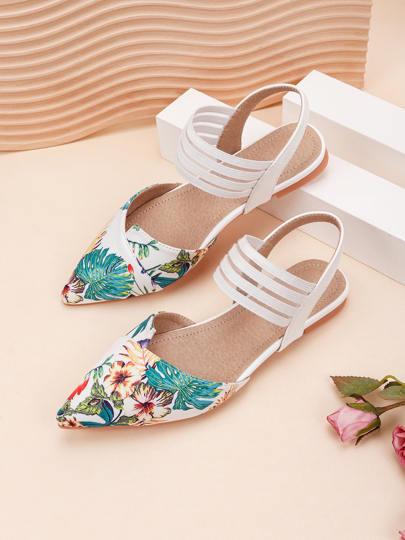 Effortlessly elevate your style with our Chic Tropical Print Pointed-Toe Ankle Strap Flats. The vibrant tropical print adds a touch of fun to any outfit, while the pointed-toe design adds a sleek and sophisticated touch. The ankle strap ensures a secure and comfortable fit.
